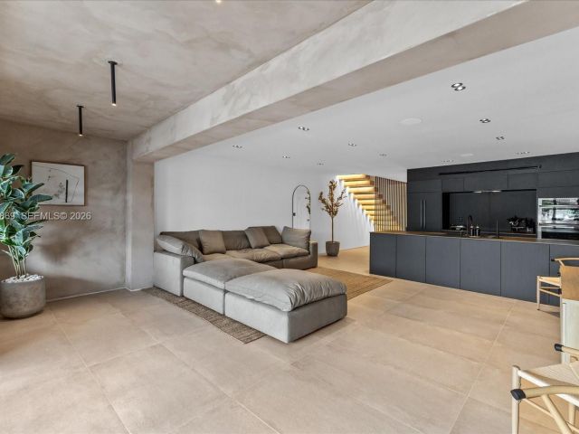 Дом в аренду по адресу 3786 NE 167th St 49 - фото 7529156