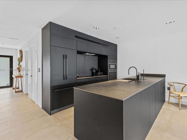 Дом в аренду по адресу 3786 NE 167th St 49 - фото 7529159