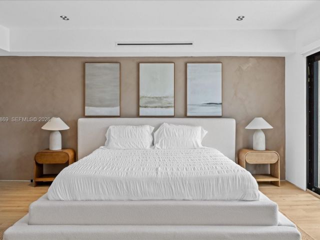 Дом в аренду по адресу 3786 NE 167th St 49 - фото 7529162