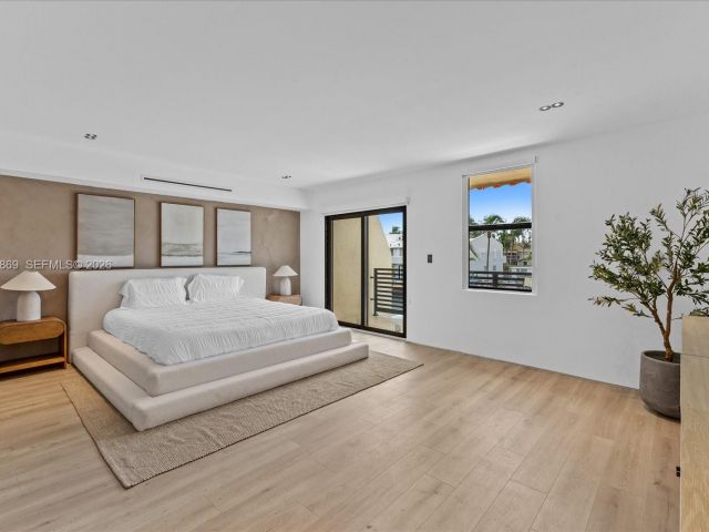 Дом в аренду по адресу 3786 NE 167th St 49 - фото 7529163