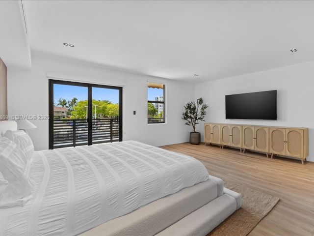 Дом в аренду по адресу 3786 NE 167th St 49 - фото 7529164