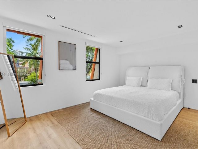 Дом в аренду по адресу 3786 NE 167th St 49 - фото 7529166