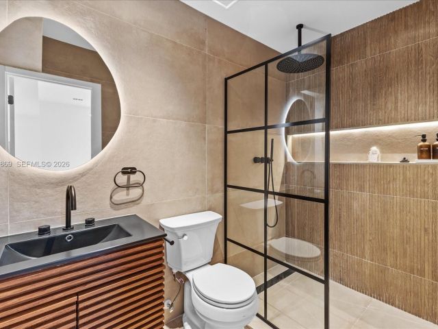 Дом в аренду по адресу 3786 NE 167th St 49 - фото 7529168