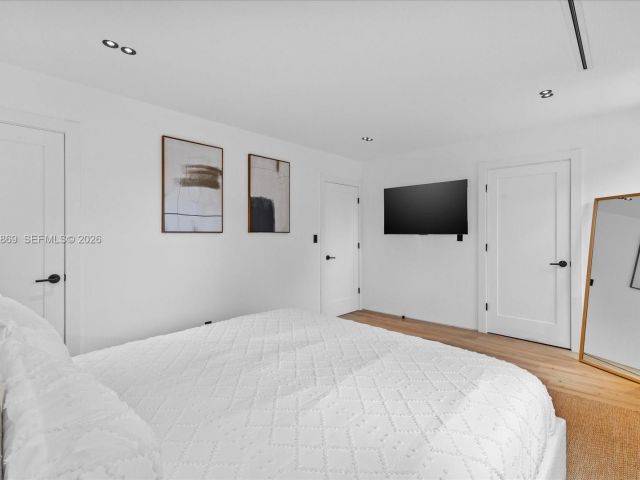 Дом в аренду по адресу 3786 NE 167th St 49 - фото 7529169