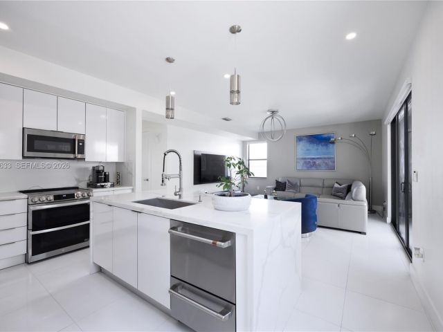 Продажа дома по адресу 2981 SW 149th Ave - фото 7531701