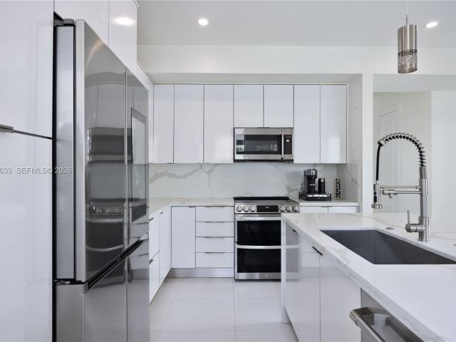 Продажа дома по адресу 2981 SW 149th Ave - фото 7531702