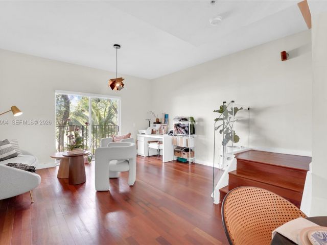 Продажа дома по адресу 738 NE 90th St 207 - фото 7529732