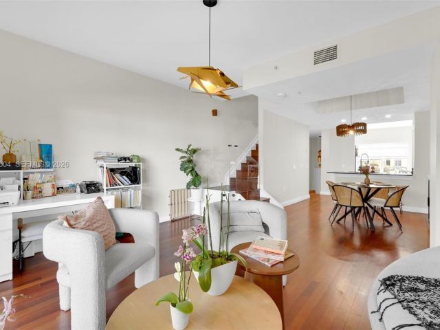 Продажа дома по адресу 738 NE 90th St 207 - фото 7529735