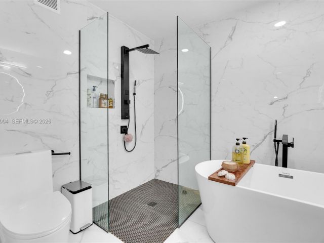 Продажа дома по адресу 738 NE 90th St 207 - фото 7529740