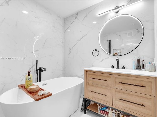 Продажа дома по адресу 738 NE 90th St 207 - фото 7529741