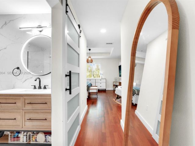 Продажа дома по адресу 738 NE 90th St 207 - фото 7529742