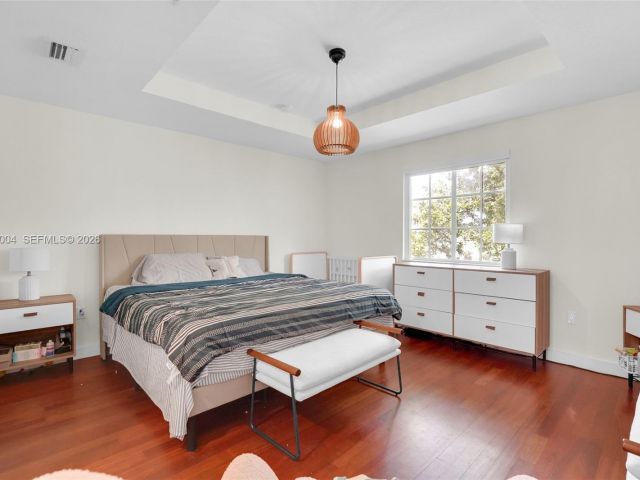 Продажа дома по адресу 738 NE 90th St 207 - фото 7529743