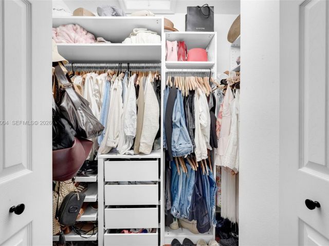 Продажа дома по адресу 738 NE 90th St 207 - фото 7529745