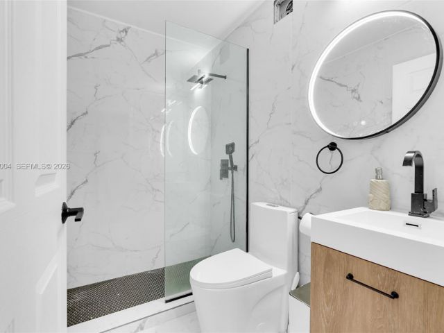 Продажа дома по адресу 738 NE 90th St 207 - фото 7529749