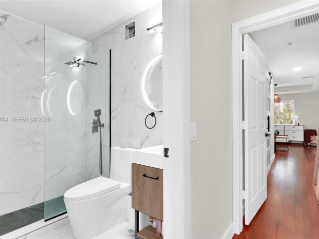 Продажа дома по адресу 738 NE 90th St 207 - фото 7529750