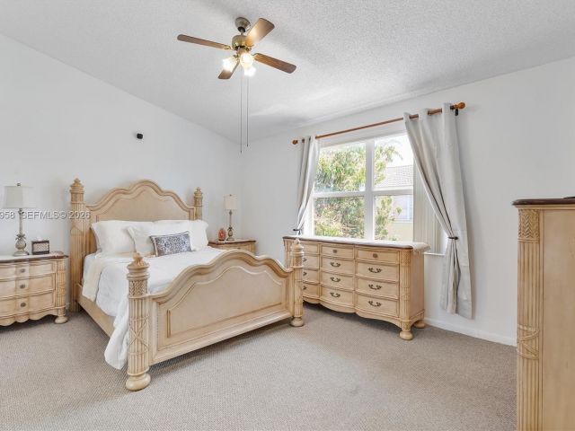 Продажа дома по адресу 15462 NW 14th Ct - фото 7535762