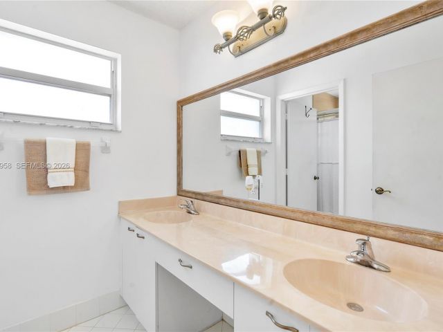 Продажа дома по адресу 15462 NW 14th Ct - фото 7535765