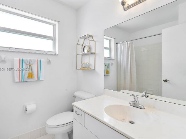 Продажа дома по адресу 15462 NW 14th Ct - фото 7535768