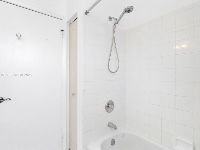 Продажа дома по адресу 15462 NW 14th Ct - фото 7535769