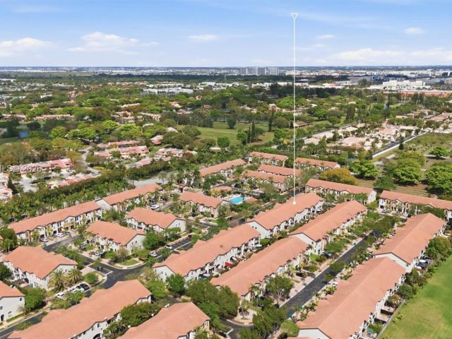 Продажа дома по адресу 10319 NW 30th Ter - фото 7529991