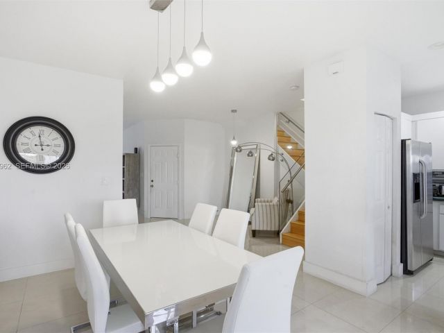 Продажа дома по адресу 10319 NW 30th Ter - фото 7529999