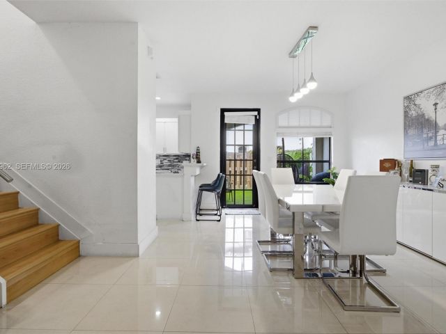 Продажа дома по адресу 10319 NW 30th Ter - фото 7530001