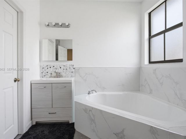 Продажа дома по адресу 10319 NW 30th Ter - фото 7530008