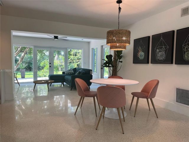 Дом в аренду по адресу 1351 SW 32nd St n/a - фото 7529981