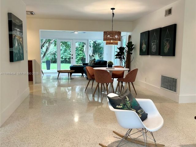 Дом в аренду по адресу 1351 SW 32nd St n/a - фото 7529985