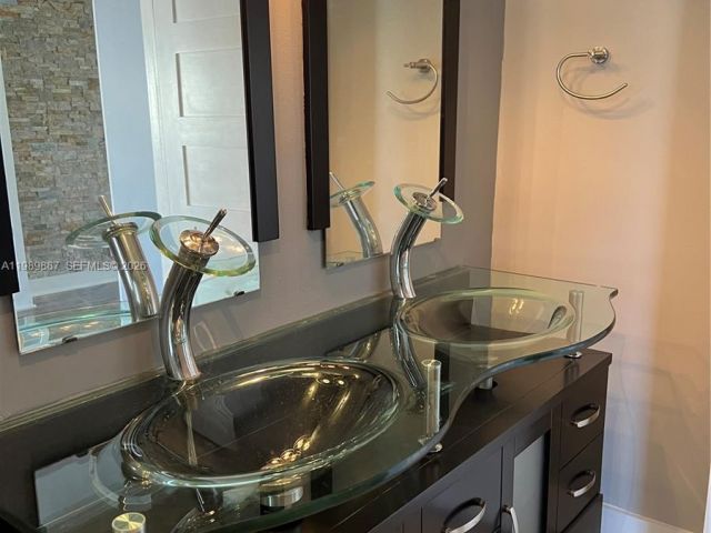 Дом в аренду по адресу 2713 Sherman St - фото 7529895