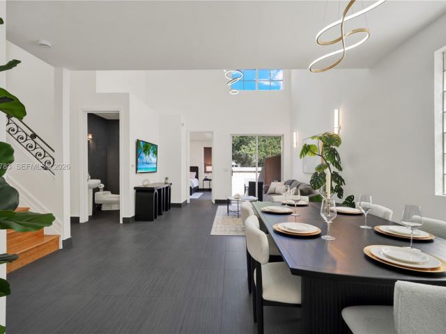 Продажа дома по адресу 1251 Hayes St - фото 7529861