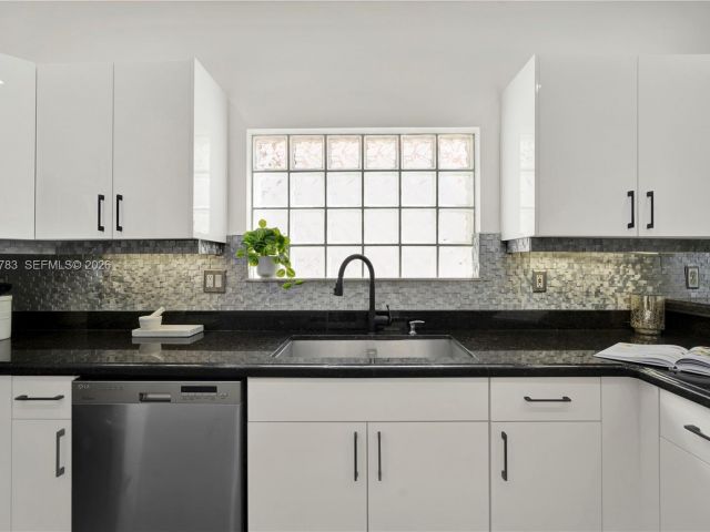 Продажа дома по адресу 1251 Hayes St - фото 7529870