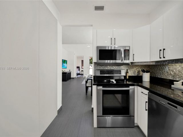 Продажа дома по адресу 1251 Hayes St - фото 7529872