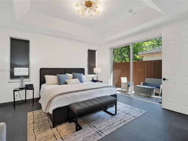 Продажа дома по адресу 1251 Hayes St - фото 7529875