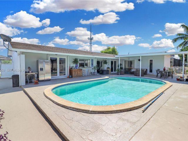 Продажа дома по адресу 10941 SW 180th St - фото 7529772