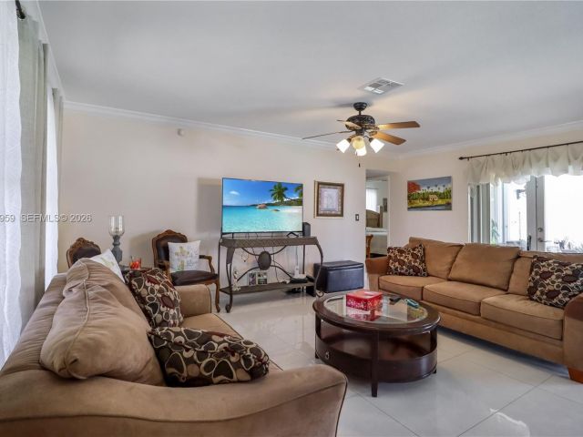 Продажа дома по адресу 10941 SW 180th St - фото 7529774