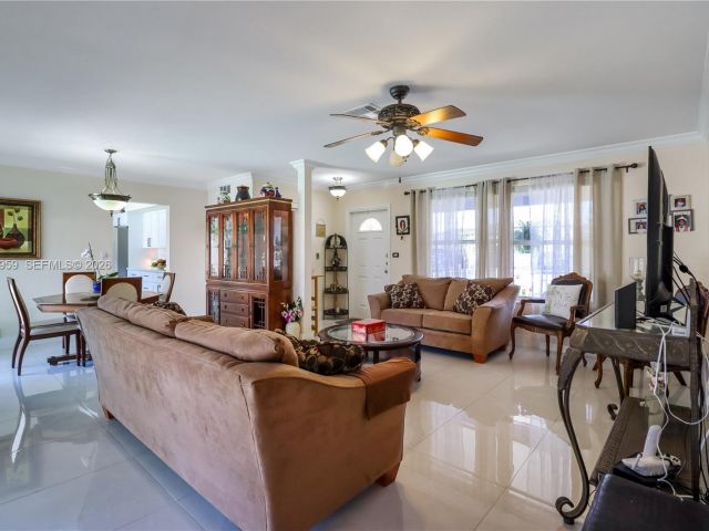 Продажа дома по адресу 10941 SW 180th St - фото 7529775