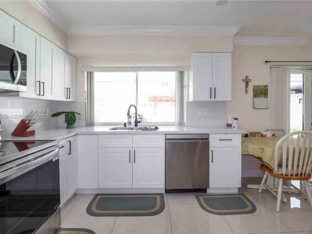 Продажа дома по адресу 10941 SW 180th St - фото 7529776