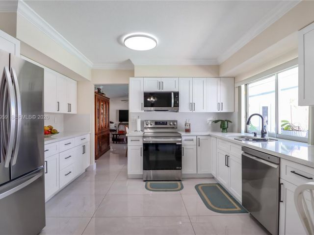 Продажа дома по адресу 10941 SW 180th St - фото 7529778