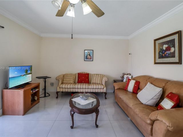 Продажа дома по адресу 10941 SW 180th St - фото 7529779