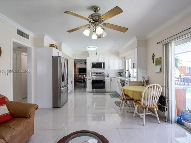 Продажа дома по адресу 10941 SW 180th St - фото 7529780