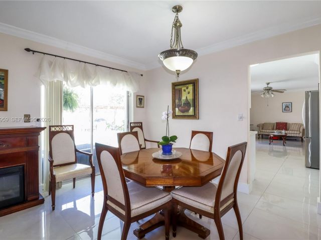 Продажа дома по адресу 10941 SW 180th St - фото 7529781