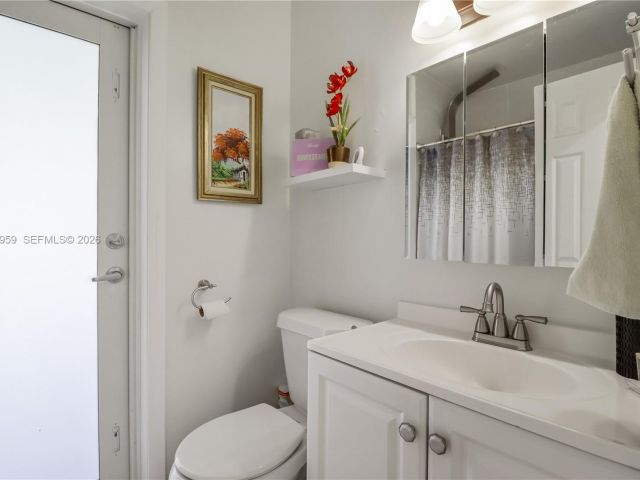 Продажа дома по адресу 10941 SW 180th St - фото 7529785