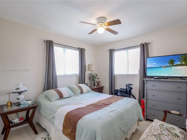 Продажа дома по адресу 10941 SW 180th St - фото 7529786