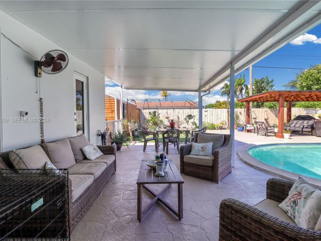 Продажа дома по адресу 10941 SW 180th St - фото 7529790