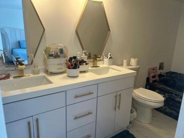 Продажа дома по адресу 2308 NE 7th St 29 - фото 7537118