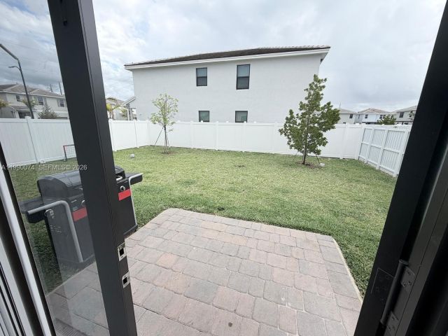 Дом в аренду по адресу 1686 SE 6th St - фото 7530356