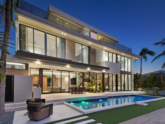 Дом в аренду по адресу 641 Flamingo Dr 0 - фото 7529600