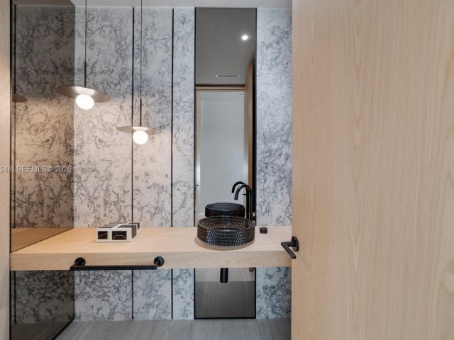 Дом в аренду по адресу 641 Flamingo Dr 0 - фото 7529612