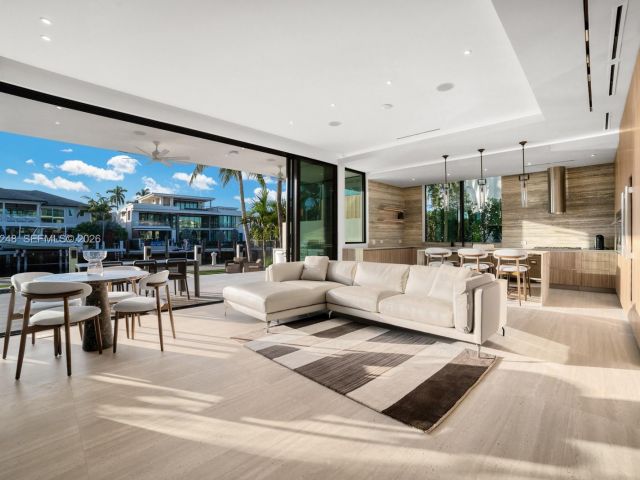 Дом в аренду по адресу 641 Flamingo Dr 0 - фото 7529613